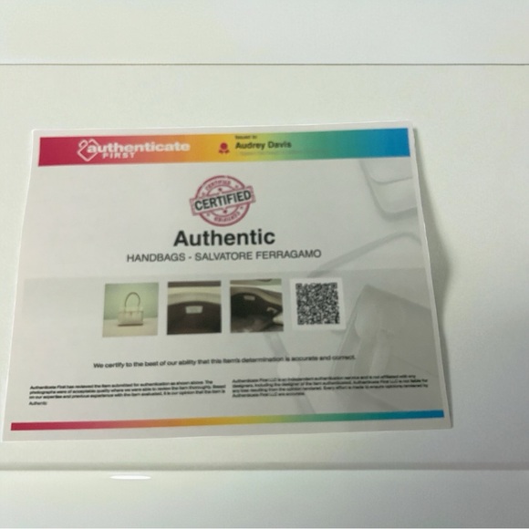 Salvatore Ferragamo Gancini Tote bag with COA - Picture 11 of 11